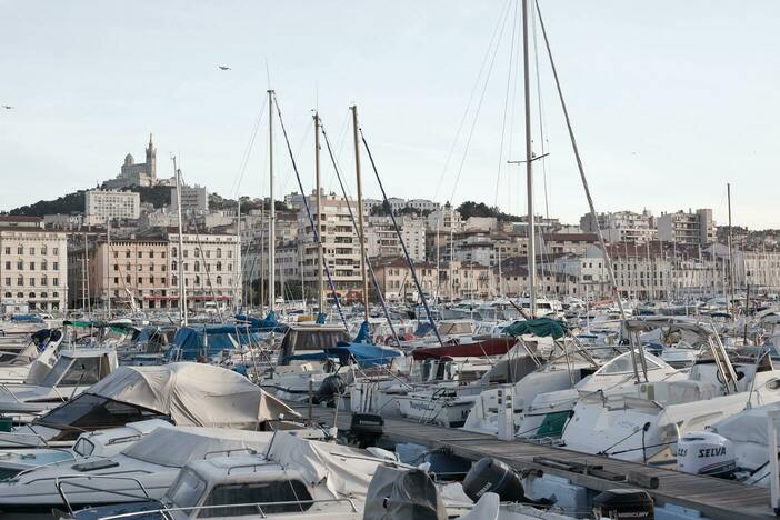 Photographie du Vieux-Port à Marseille.